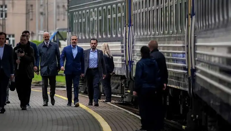 Dışişleri Bakanı Fidan, Ukrayna Ziyaretini Tamamlayarak Önemli Temaslarda Bulundu