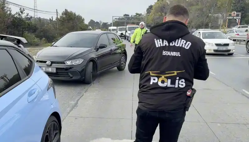Emniyet Şeridini İhlal Eden Sürücü, Suçunu Yolda Buldu: Olayın Ayrıntıları