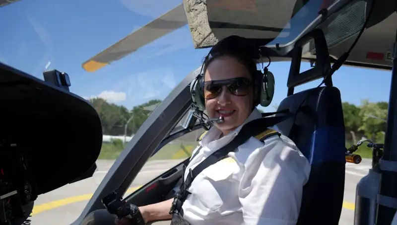 Türkiye'nin Tek Kadın Ambulans Helikopter Pilotu: Yer Çekimine Meydan Okuyan Bir Kahraman