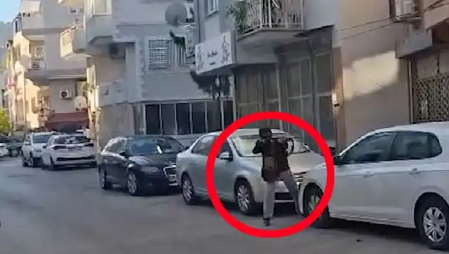 İzmir’de Saldırgan ile Güvenlik Güçleri Arasında Heyecan Dolu Çatışma!