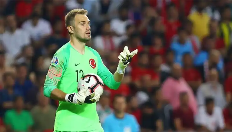 Mert Günok Futbol Kariyerini Sonlandırma Yaşını Açıkladı: Futbolseverler Şoka Girdi