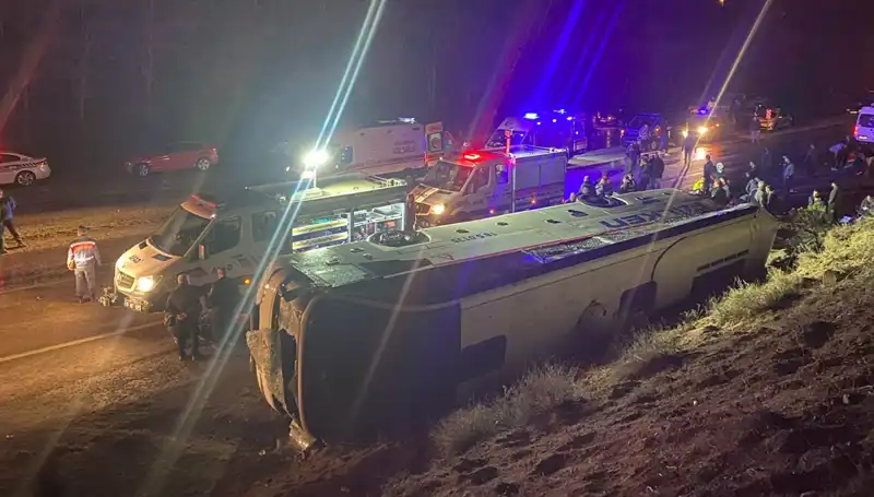 İşçi Servisi Şarampole Devrildi: 23 Kişi Yaralandı, Tehlike Çanları Çaldı
