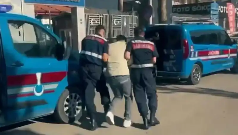 Türkiye Genelinde Dev Operasyon: 10 İlde 5 Suç Örgütüne 74 Gözaltı