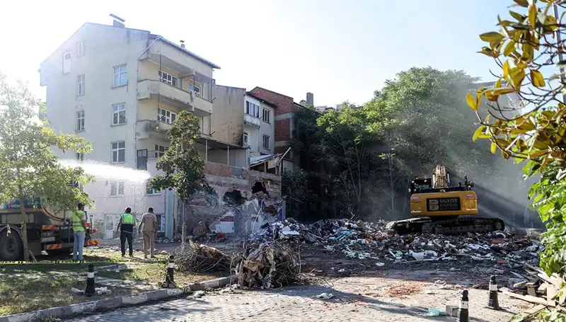 Sındırgı'da Artçı Sarsıntılar: Depremler Devam Ediyor, Neler Oluyor?