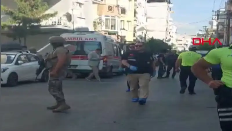 İzmir'de Karakola Silahlı Saldırı: İki Kahraman Şehit, Bir Yaralı