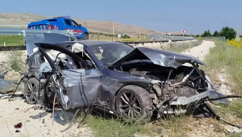 Sivas'ta İki Ayrı Trafik Kazası: 9 Yaralı, Detaylar İle Öğrenin!