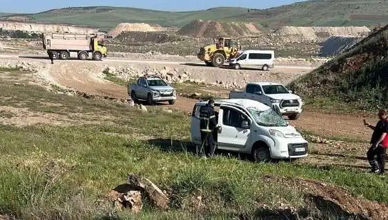 Mardin’de Şok Kaza: Dört Kişi Yaralandı, Olay Yeri İnceleniyor