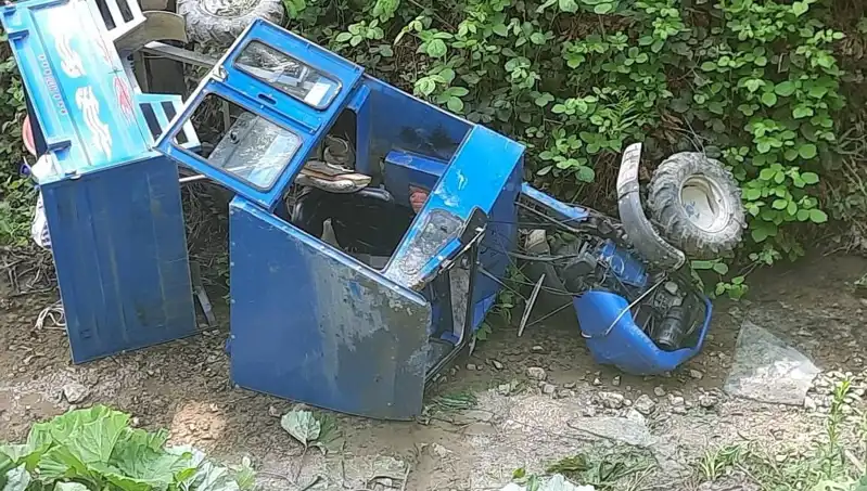 Kontrolden Çıkan Pat Pat Aracı Dereye Devrildi: İki Kişi Yaralı