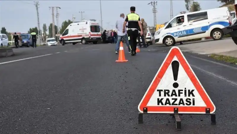 Antalya'da Otomobil Kanala Devirdi: Ne Olmuştu? İki Yaralı