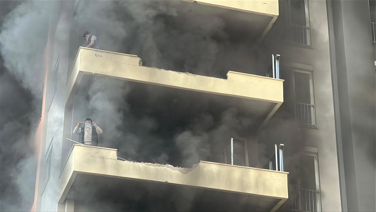 Antalya'da Otelde Çıkan Yangın Paniğe Neden Oldu