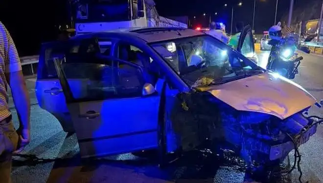 Otomobil Bariyere Çarptı: Bir Hayat Gitti, Üç Kişi Yaralı