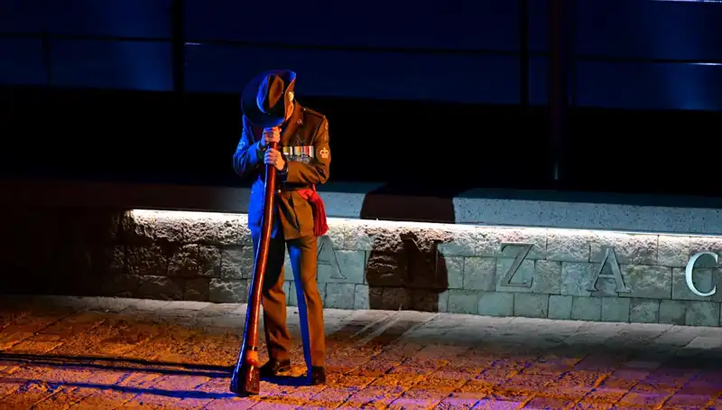 Anzak Koyu'nda Duygu Dolu "Şafak Ayini" Töreni Gerçekleşti