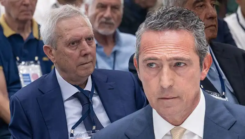 Fenerbahçe Divan Kurulu'nda Aziz Yıldırım'dan Adaylık Açıklaması: Gergin Anlar Yaşandı!