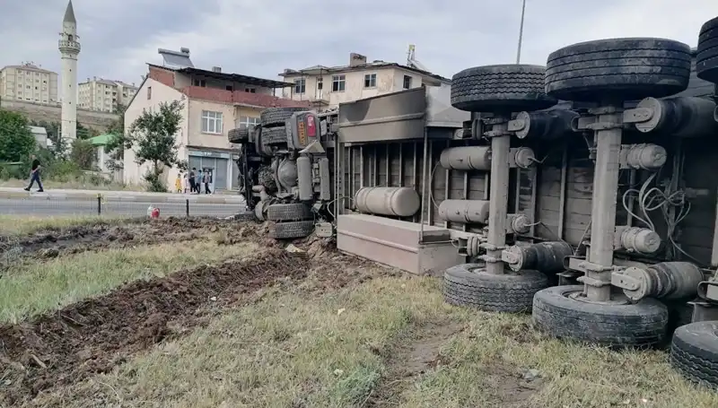 Freni Boşalan TIR Erzurum'da Büyük Bir Felakete Yol Açtı