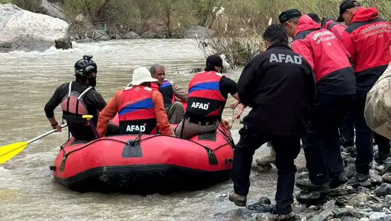 Zap Suyu Kenarında Mahsur Kalan 4 Kişi Kurtarıldı: Detaylar Açıklanıyor