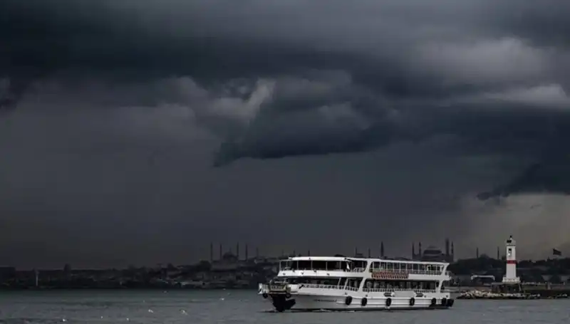 Meteoroloji'den Uyarı: İstanbul ve Çevresinde Sarsıcı Sağanak Yağış Geliyor!