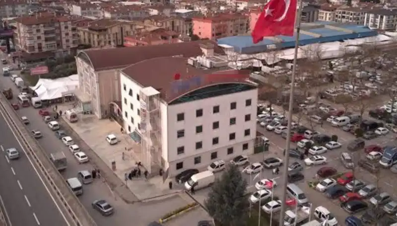 Deprem Mühürüyle Güçlenen Özel Hastane: Perde Betonları Kestiler mi?