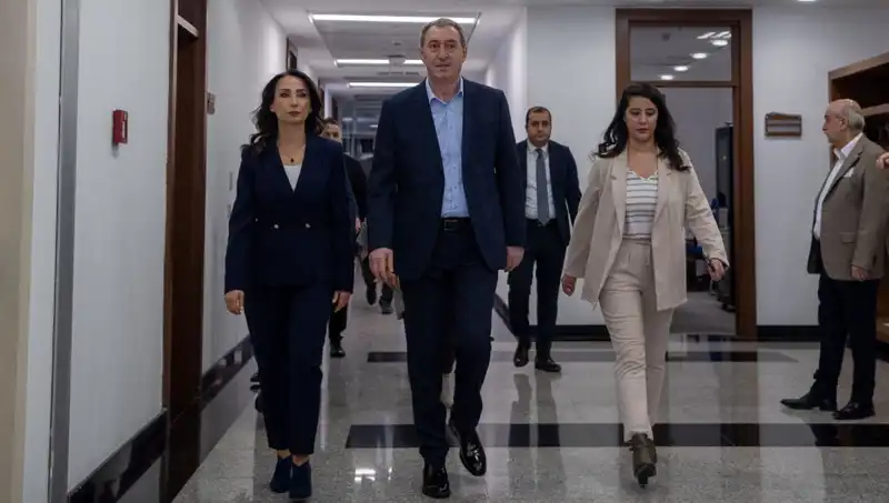 DEM Parti Heyetinin Siyasi Parti Turu: Kritik Görüşmeler Gerçekleşiyor