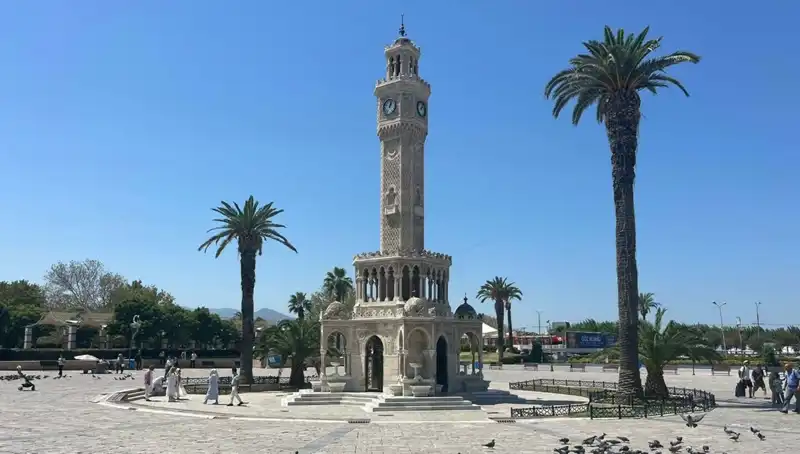 İzmir'de Sıcak Hava Dalgası: 42 Dereceye Varacak, Şehir Boş Kaldı