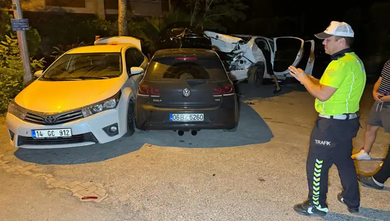 Alkollü Sürücü, Sokağı Kargaşaya Dönüştürdü: Üç Araç Çarpıldı!