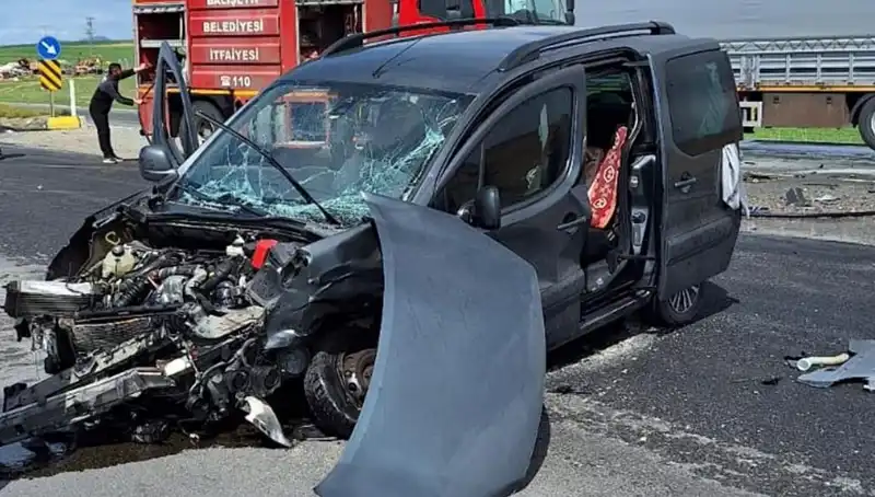 Ankara Yolu'nda Feci Kaza: Üç Kişi Yaralandı