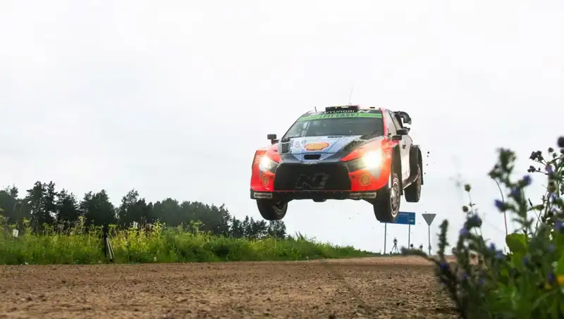 Otomobil Rallisinde İki Seyirci Hayatını Kaybetti: Korkunç Facianın Detayları