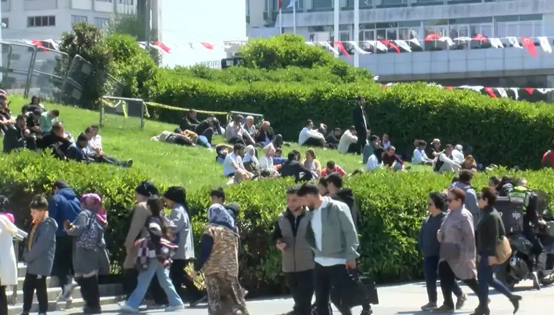Taksim'de Deprem Yoğunluğu: Şehrin Kalbinde Neler Oluyor?