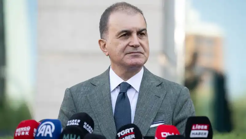 Ömer Çelik'ten Özel'e Sert Tepki: Meşru Demokratik Alanı Tehdit Ediyor