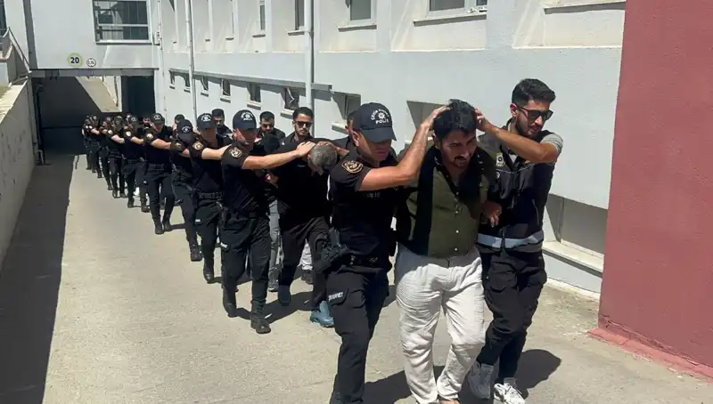 Adana'da Yüzlerce Kilo Eroin Operasyonu: 16 Şüpheli Tutuklandı