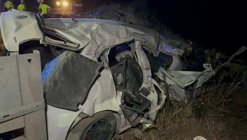 Ters Şeride Giren Otomobil Tankerle Çarpıştı: Korkunç Kaza Sonrası 1 Ölü, 2 Yaralı