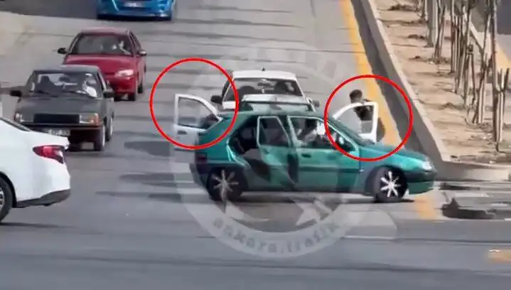 Trafikte Kılıç ve Bıçaklarla Saldırı: Olayın Ardında Neler Var?